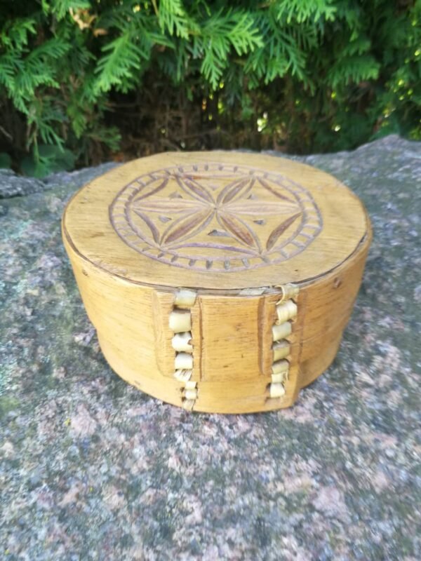 Antikvarine drozineta tosies dezute. Kaina 52