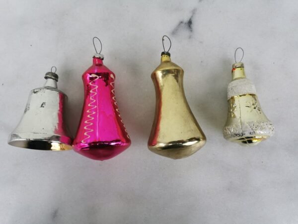 Eglutės žaisliukai stikliniai, figūriniai, tarybiniai. PARDUOTAS raudonas varpelis. Kaina po 4