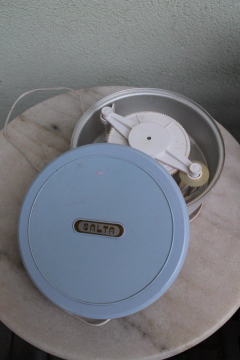 Elektrinis ledų gaminimo aparatas ŠALTA, sovietinis, tarybinių laikų. LTSR, 1981 m. Kaina 28