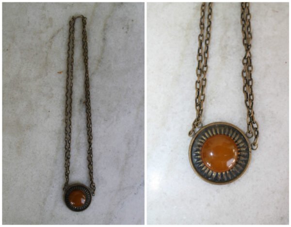 Zalvarinis pakabukas su gintaru. Kaina 26 Eur.