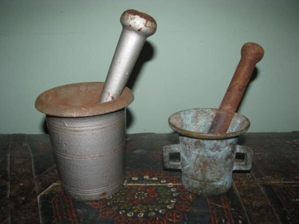 Metalo grustuves. PARDUOTA ANTROJI. Kaina 21 Eur.