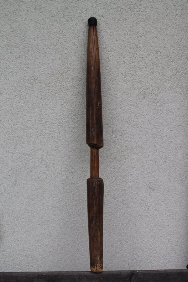 Grūstvės kotas antikvarinis, medinis kaustytas. Kaina 23