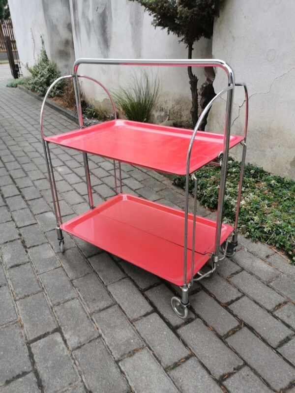 Servantas su ratukais, išskleidžiamas, vintažinis, raudonas. Vokietija. Kaina 53