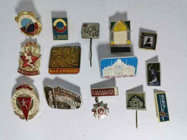 Ženkleliai tarybiniai, įvairūs. Kaina 11 už visus.