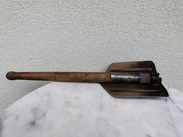 Kastuvėlis desantininkų sulankstomas, tarybinis, 1965 m. Kaina 52