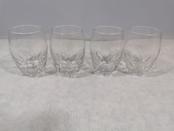 Taurelės, stikliukai antikvariniai, elegantiški, maži. 4 vnt. Kaina 6 už visas.