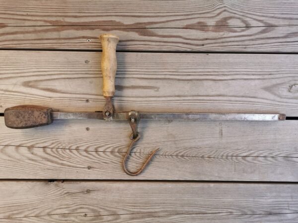 Svarstyklės, bezmėnas antikvarinis. Ilgis 51 cm. Kaina 28