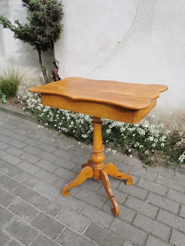 Staliukas antikvarinis su stalčiumi, stovelis. Kaina 72