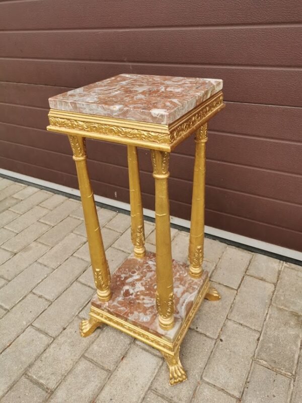 Staliukas, stovelis, kolona marmurinis. Danija. Kaina 157