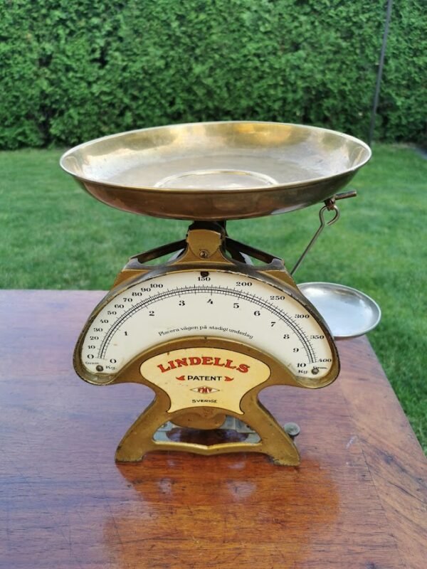 Svarstyklės antikvarinės, ketaus, špižinės. Kaina 76