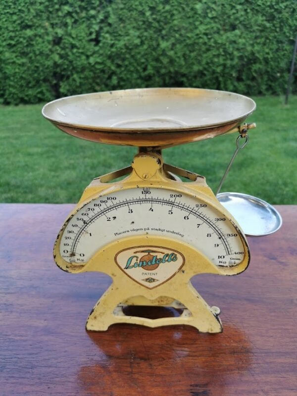 Svarstyklės antikvarinės, ketaus, špižinės. Kaina 72