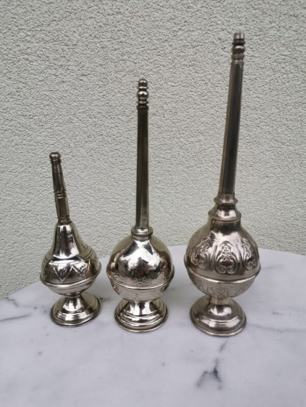 Buteliiukai arabiški žalvariniai nikeliuoti. 3 vnt. Kaina 16; 14 ir 12 eur, perkant visus 35