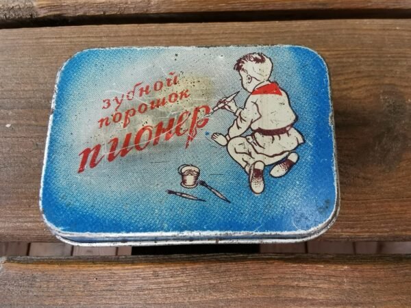 Dėžutė dantų valymo miltelių tarybinė Pionier. Maskva. Kaina 22