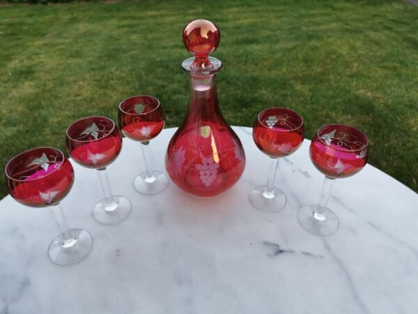 Grafinas su taurelėmis, stikliukais vintažinis. Kaina 33