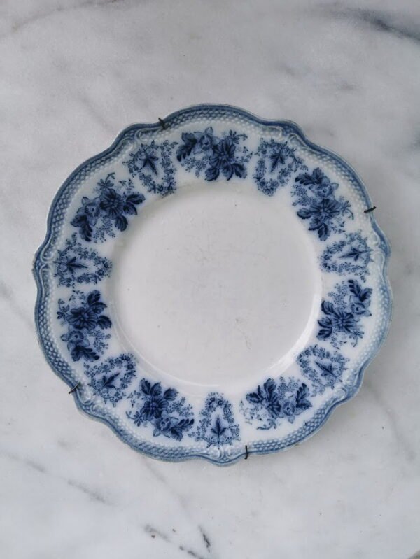 Lėkštės fajanso, antikvarinės, pakabinamos. 3 vnt. Kaina po 12