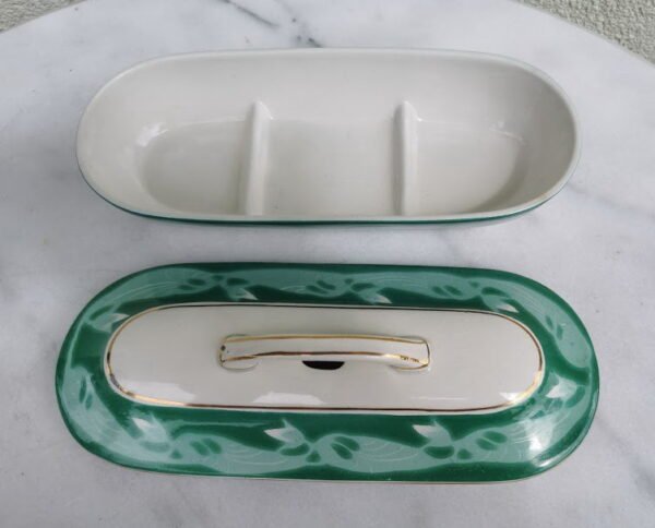 Indas dantų šepetėliams su dangteliu fajanso, antikvarinė. Kaina 33