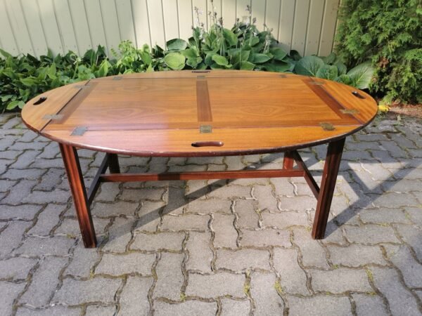 Stalas - padėklas nuimamu stalviršiu, kavos staliukas. Kaina 107