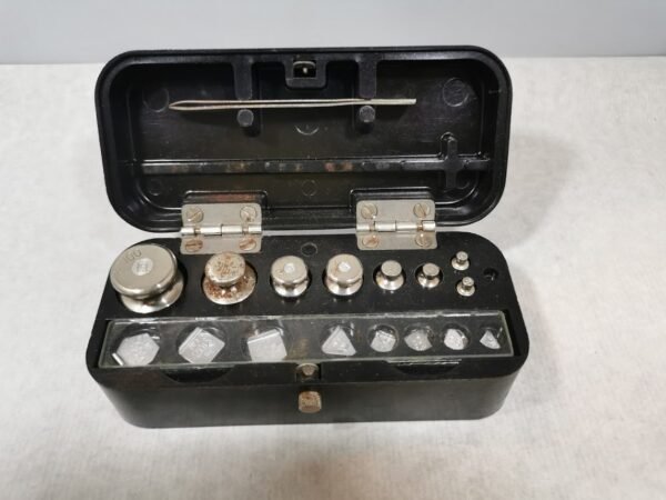 Svarelių rinkinys, komplektas, svareliai su dėžute, tarybiniai. Kaina 21
