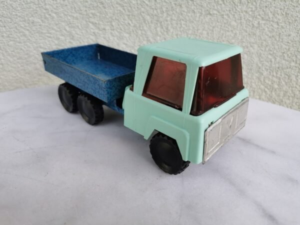 Mašinėlė skardinė, tarybinių laikų. Gamintojas: Susivienijimas "Neringa". Kaina 22