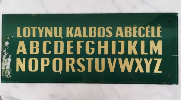 Lentelė stiklinė tarybinių laikų LOTYNŲ KALBOS ABĖCĖLĖ. Kaina 27