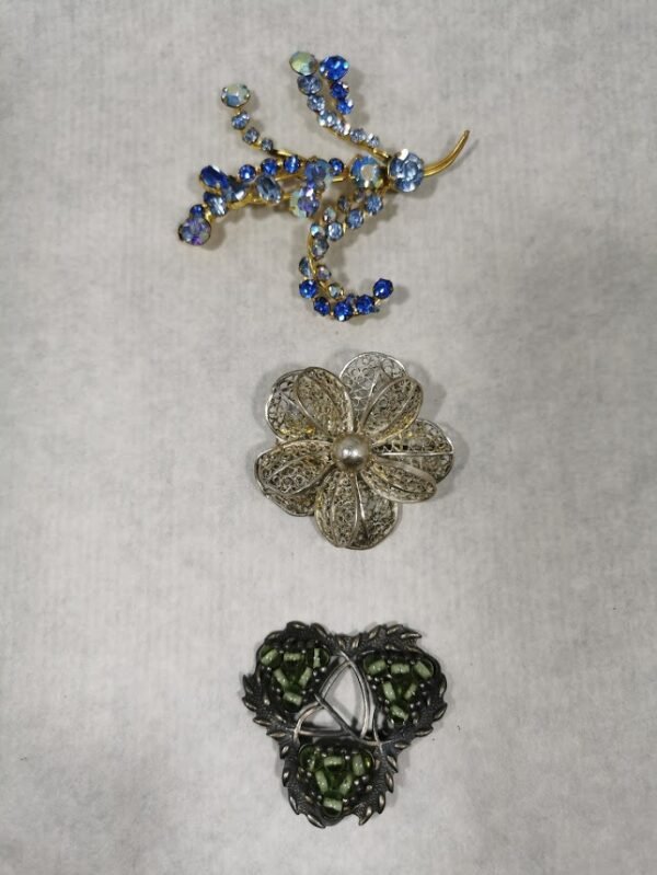 Segė vintažinė. LIKO TIK VIDURINĖ. Kaina 12