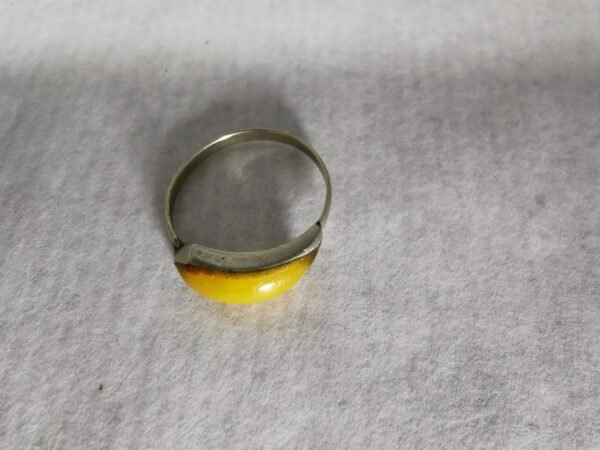 Žiedelis su gintaru antikvarinis. Kaina 12