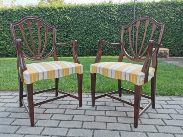 Krėslai tvirti ir patogūs, darbo kambario kėdės su porankiais. 2 vnt. Kaina po 108