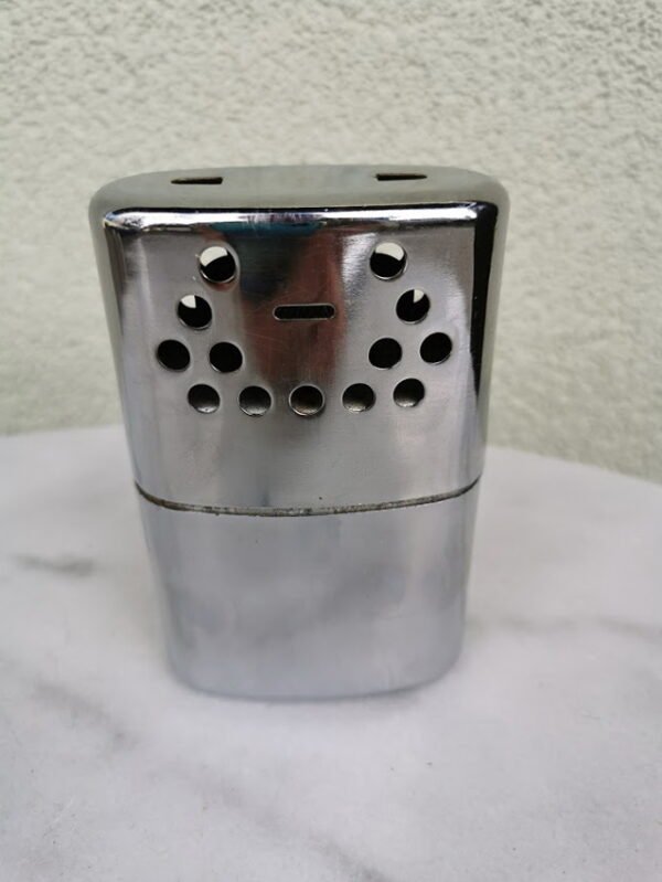 Šildynė rankoms. Pagaminta JAV. Dydis: 3 x 7 x 12 cm. Kaina 38