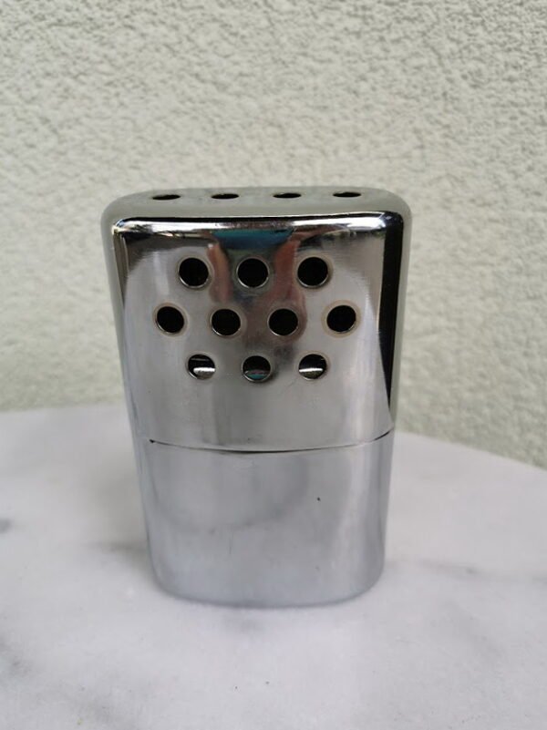 Šildynė rankoms. Pagaminta JAV. Dydis: 3 x 7 x 12 cm. Kaina 38