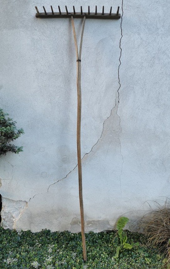 Grėblys medinis, antikvarinis. Kaina 26