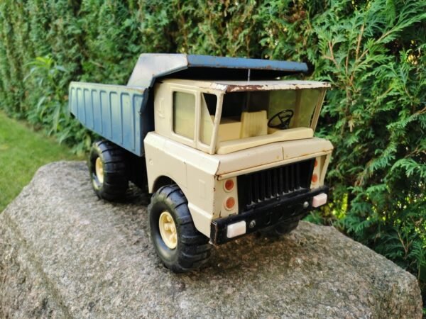 Sunkvežimis skardinis taybinis, sovietinis, didelis. Žiguli logotipas. Kaina 137