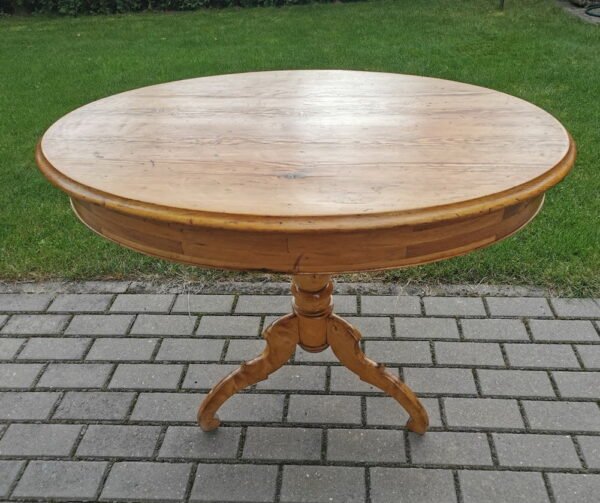 Stalas medžio masyvo, ovalus, antikvarinis, nedidelis valgomojo. Kaina 167