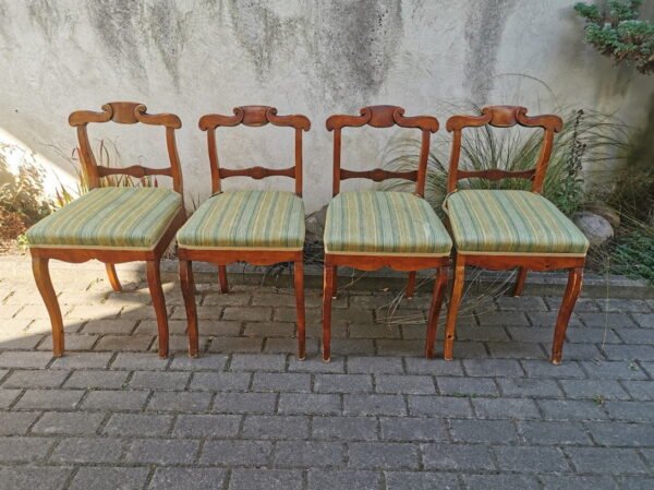 Kėdės antikvarinės žemomis atkaltėmis. Tvirtos, 4 vnt. Kaina po 43