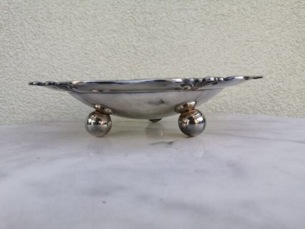 Indas sidabruotas, sausaininė, saldaininė sidabruota ant kojelių. Kaina 23