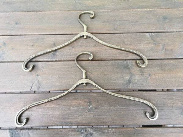 Pakaba bronzinė sukiojama. 2 vnt. Kaina po 26