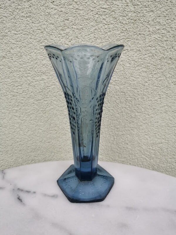 Vazelė mėlyno stiklo. Kaina 21
