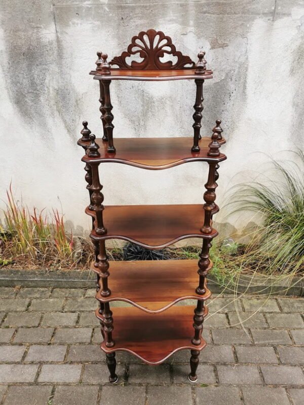 Etažerė tekinta medinė, tvirta. Kaina 157