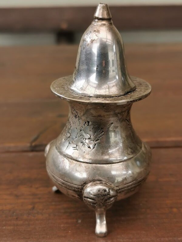 Prieskoninė antikvarinė, sidabruota. Kaina 12