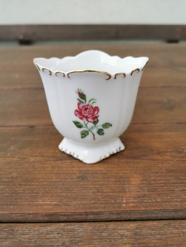 Vazelė indas tapytas, porcelianinis. 1955 m. Kaina 8