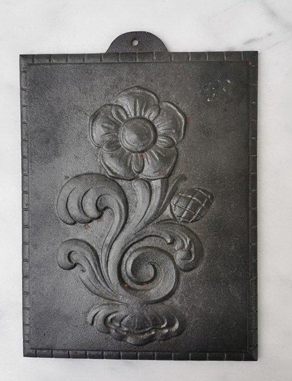 Papuošimas antikvarinis, ketaus, špižinis, galimai krosnies, židinio detalė. Kaina 32