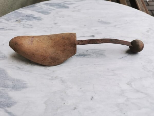 Tempėjas batams LEISER, medinis, antikvarinis. Kaina 12