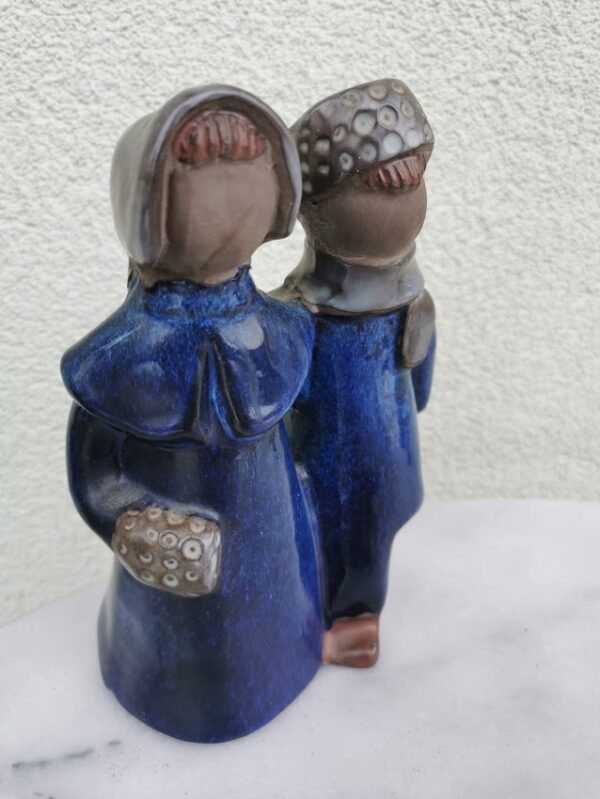 Statulėlė Porelė žiemą. Glazūruota keramika. Jie gantofta Sweden. Design Elsi Bourelius. 1960 m. Kaina 21