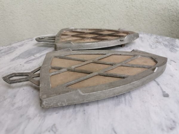 Padėklas lygintuvams, prosams, tarybinis. LIKO 1 vnt. Kaina 8