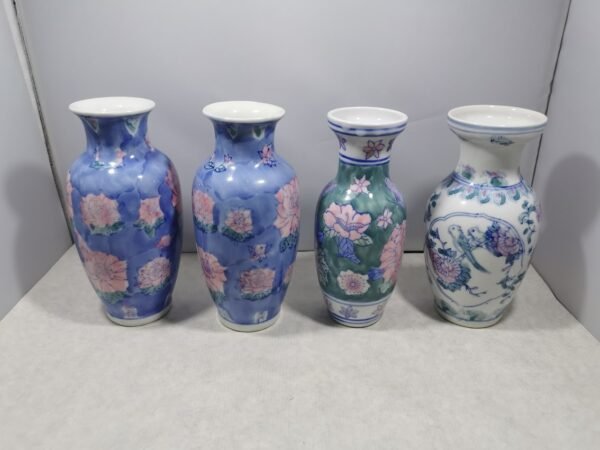 Vazelės porcelianinės. PARDUOTA paskutinė. Kaina po 8