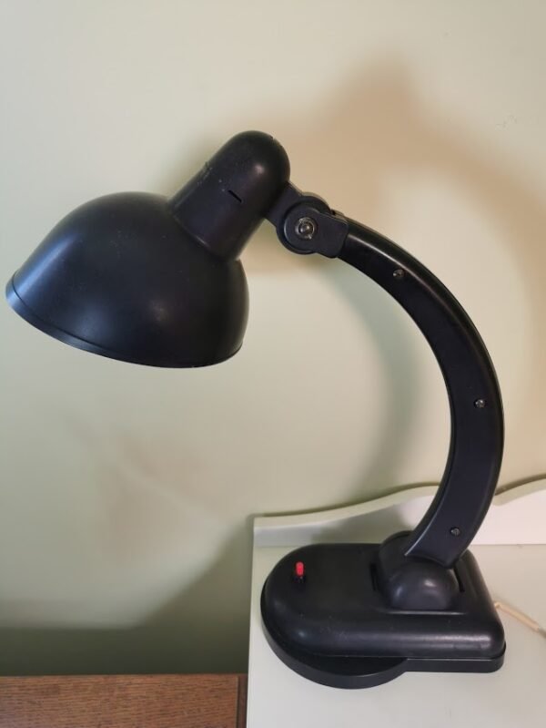 Šviestuvas stalinis, Stalino laikų rekvizitas-karbolitinė, bakelitinė stalinė lempa. Gamykla Завод "Карболит Орехово Зуево". Veikianti. Kaina 187