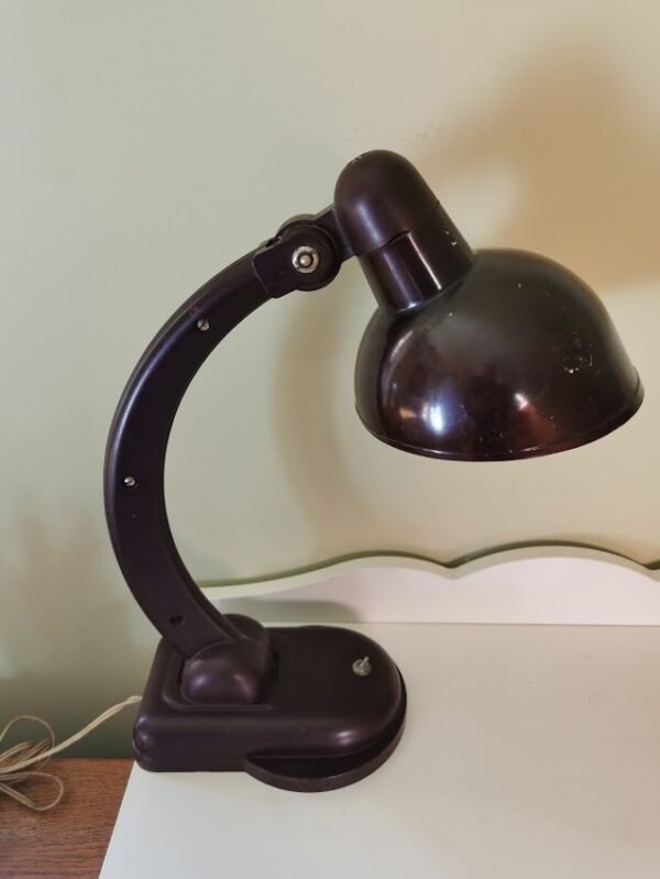 Šviestuvas stalinis, Stalino laikų rekvizitas-karbolitinė, bakelitinė stalinė lempa. Gamykla Завод "Карболит Орехово Зуево". Veikianti. Kaina 178