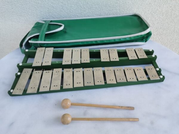 Metalofonas su dėklu ir pagaliukais, tarybinių, sovietinių laikų. Kaina 28