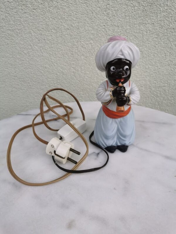 Šviestuvas antikvarinis, porcelianinis. Veikiantis. Naktinė lempa. Kaina 73