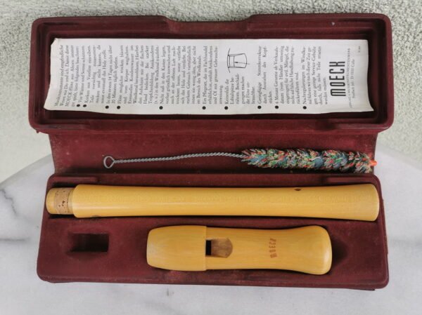 Dūdelė medinė dėžutėje. Kaina 18