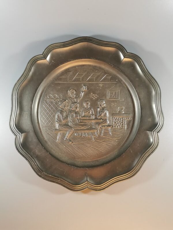 Bareljefas, alavinė lėkštė. Kaina 16 Eur.